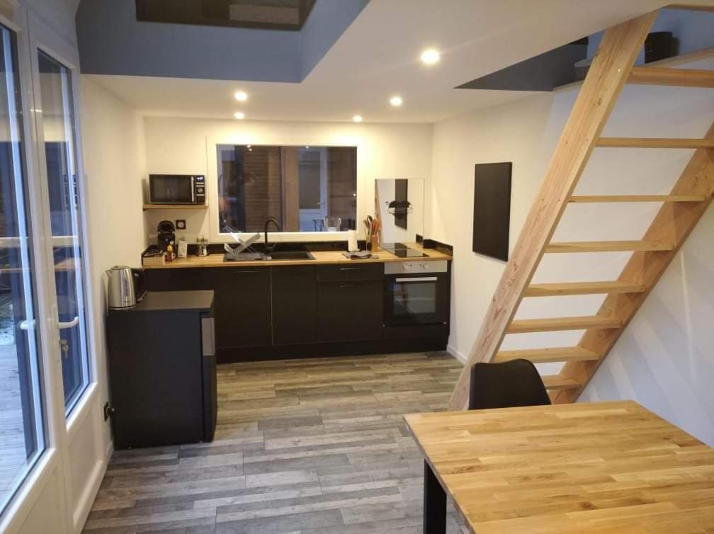 Séjour en amoureux avec jacuzzi et sauna Balbigny Exterior foto