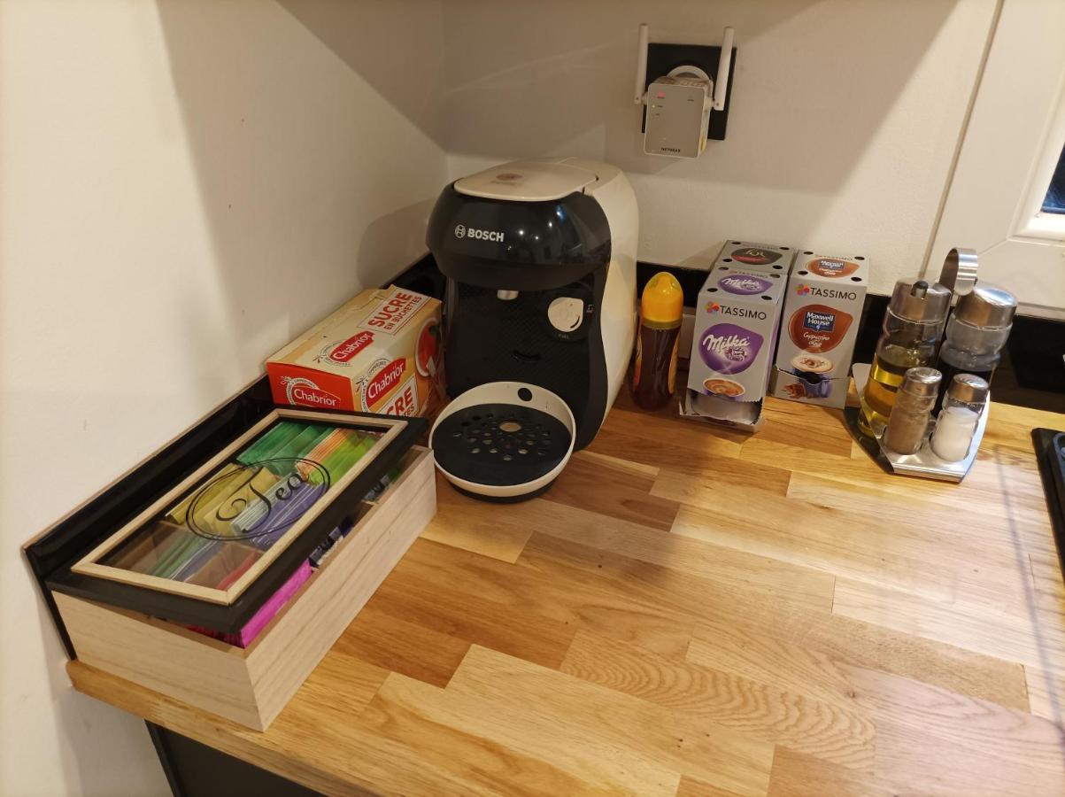 Séjour en amoureux avec jacuzzi et sauna Balbigny Exterior foto