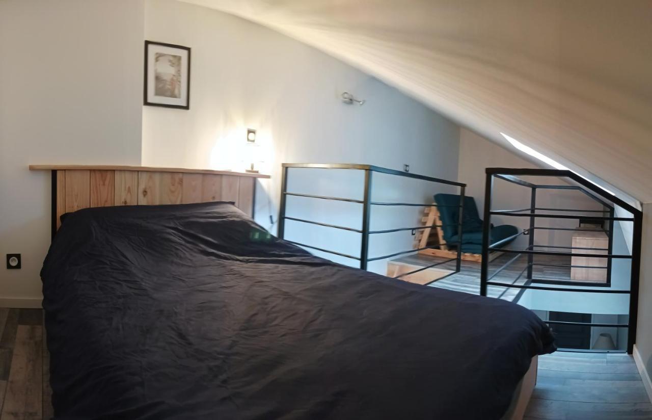 Séjour en amoureux avec jacuzzi et sauna Balbigny Exterior foto