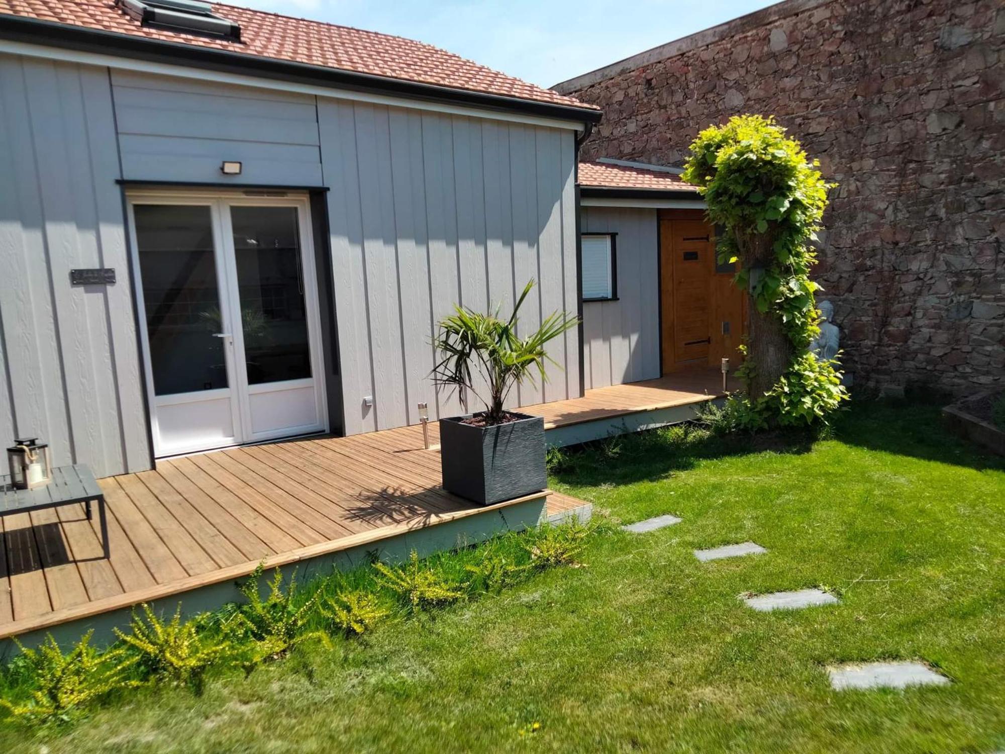 Séjour en amoureux avec jacuzzi et sauna Balbigny Exterior foto